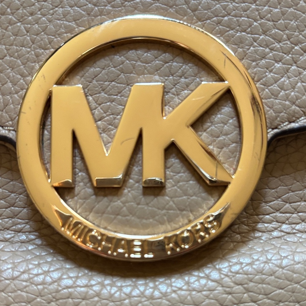 Michael Kors Beige Crossbody Bag with Gold Accents - Picture 2 of 4